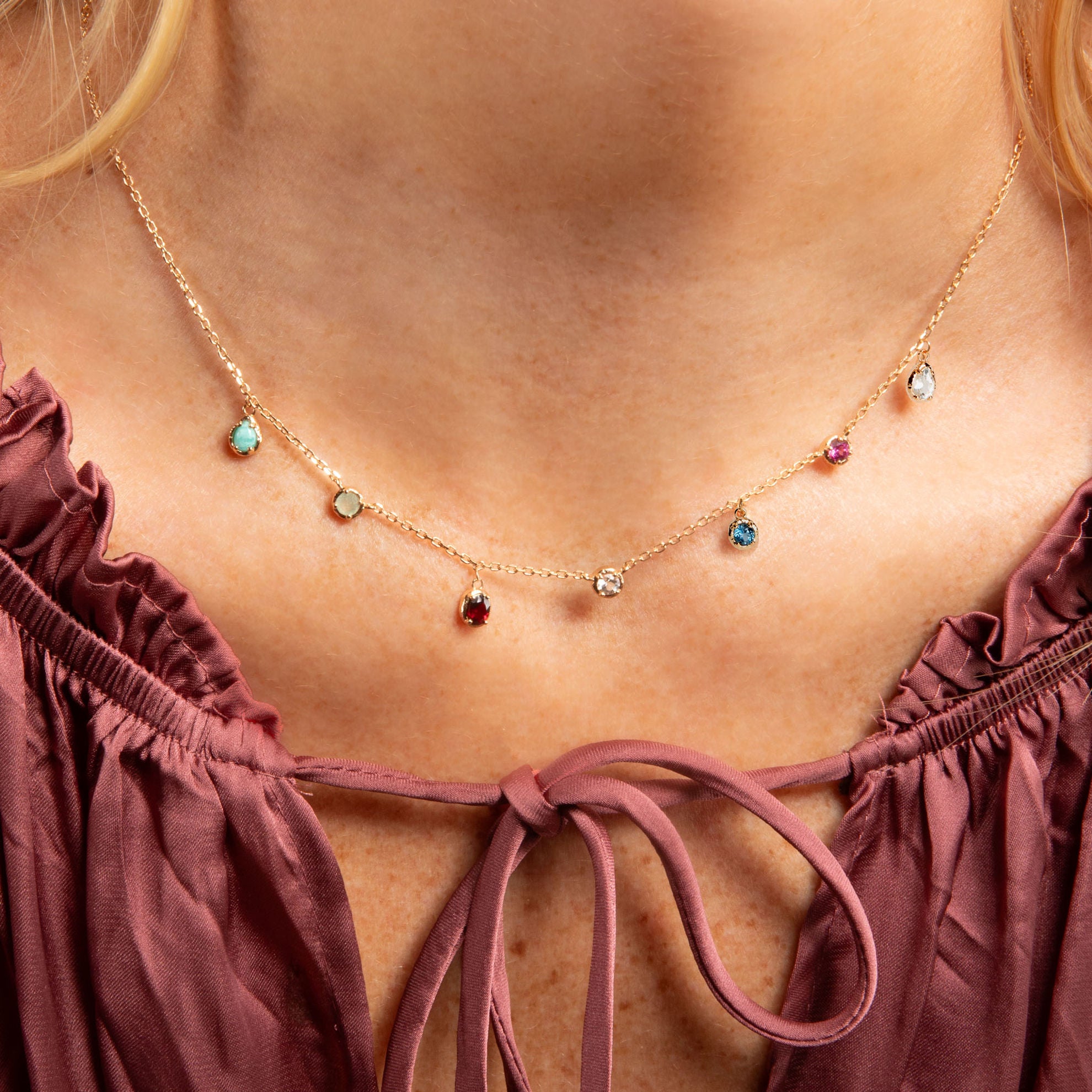 COLLIER LINA