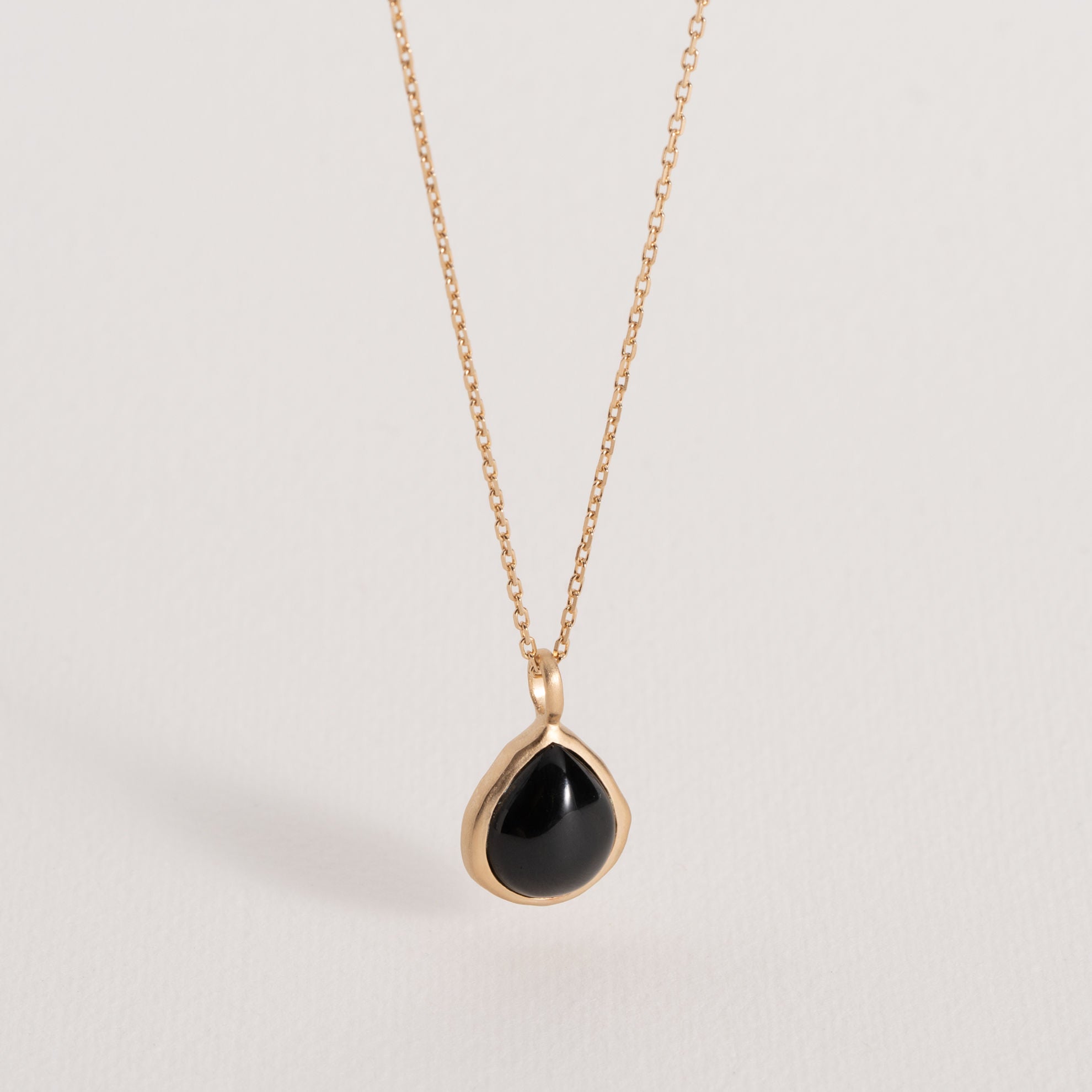 PENDENTIF ISAURE AGATE NOIRE