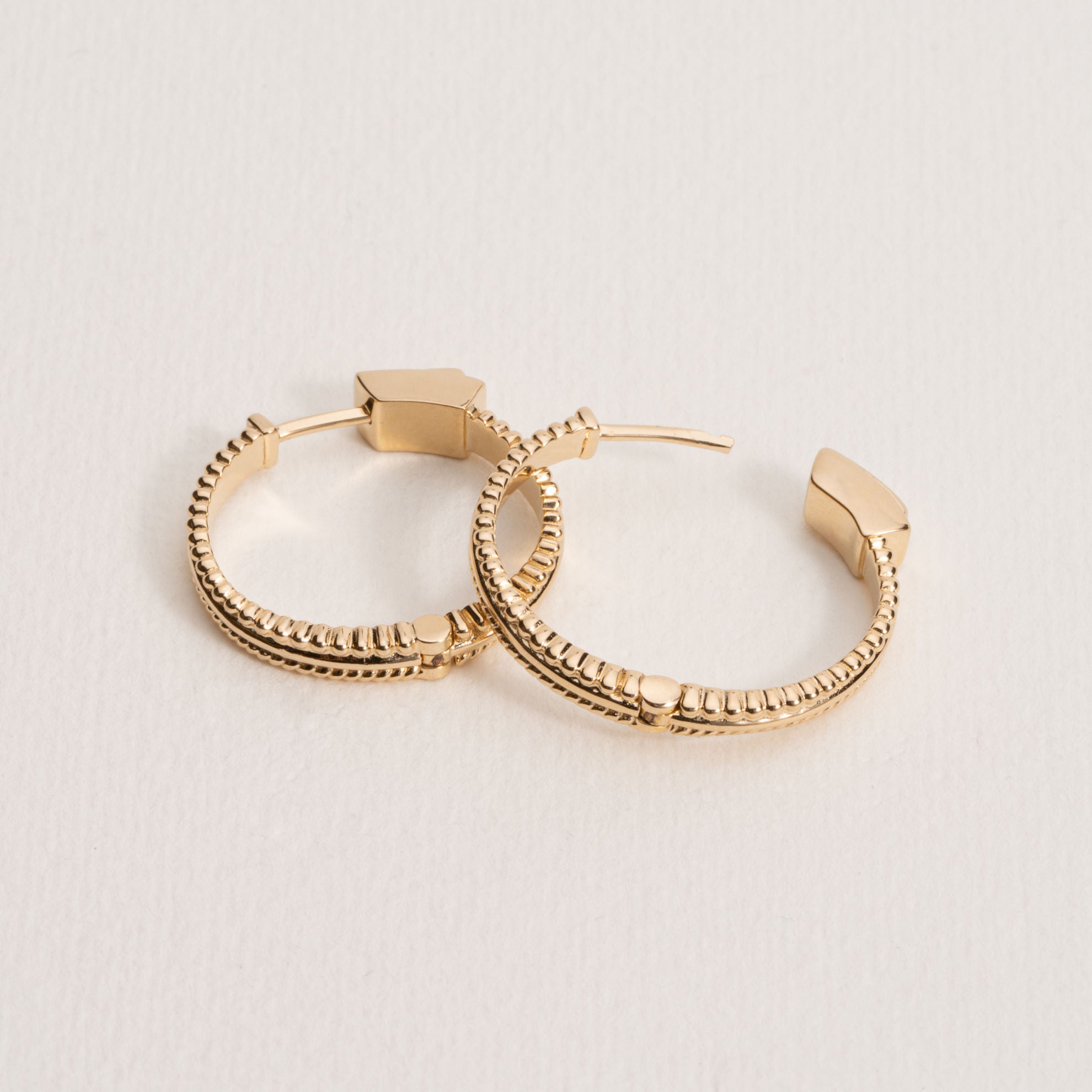 ZOÉ HOOP EARRINGS 20 MM
