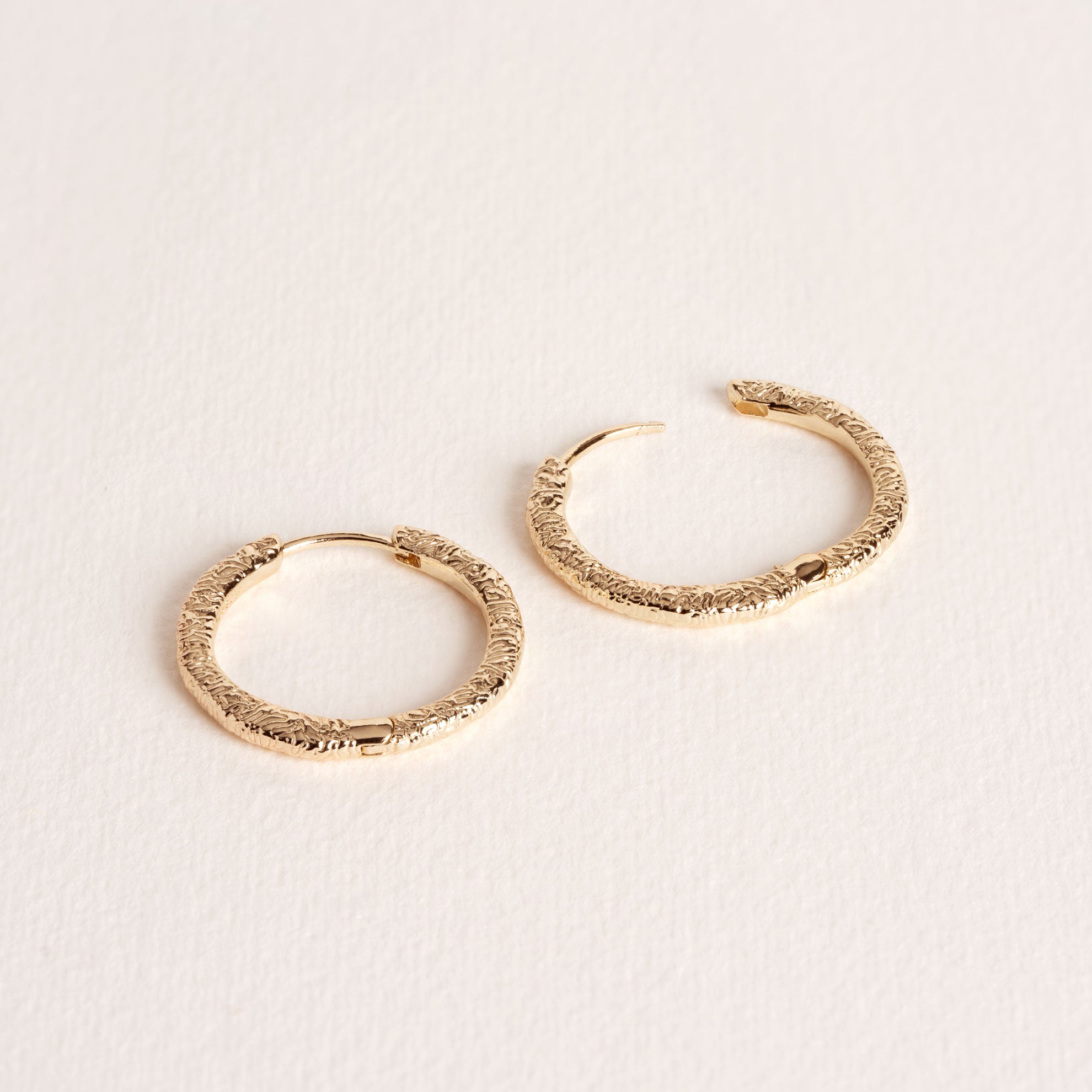 ANGEL ROUND HOOP EARRINGS 25 MM