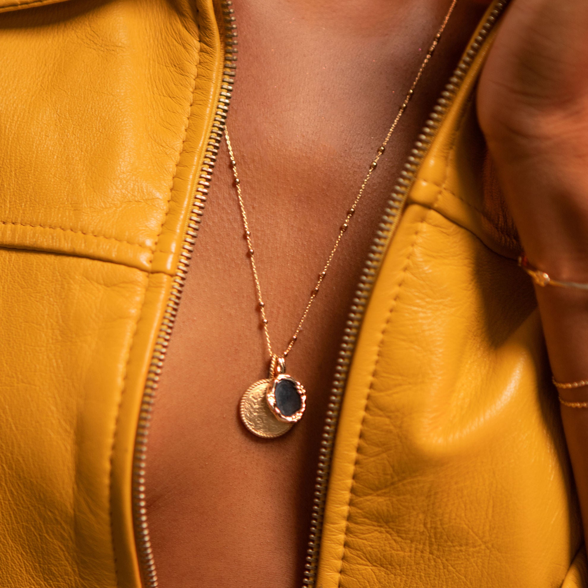 PENDENTIF POPPI AGATE NOIRE