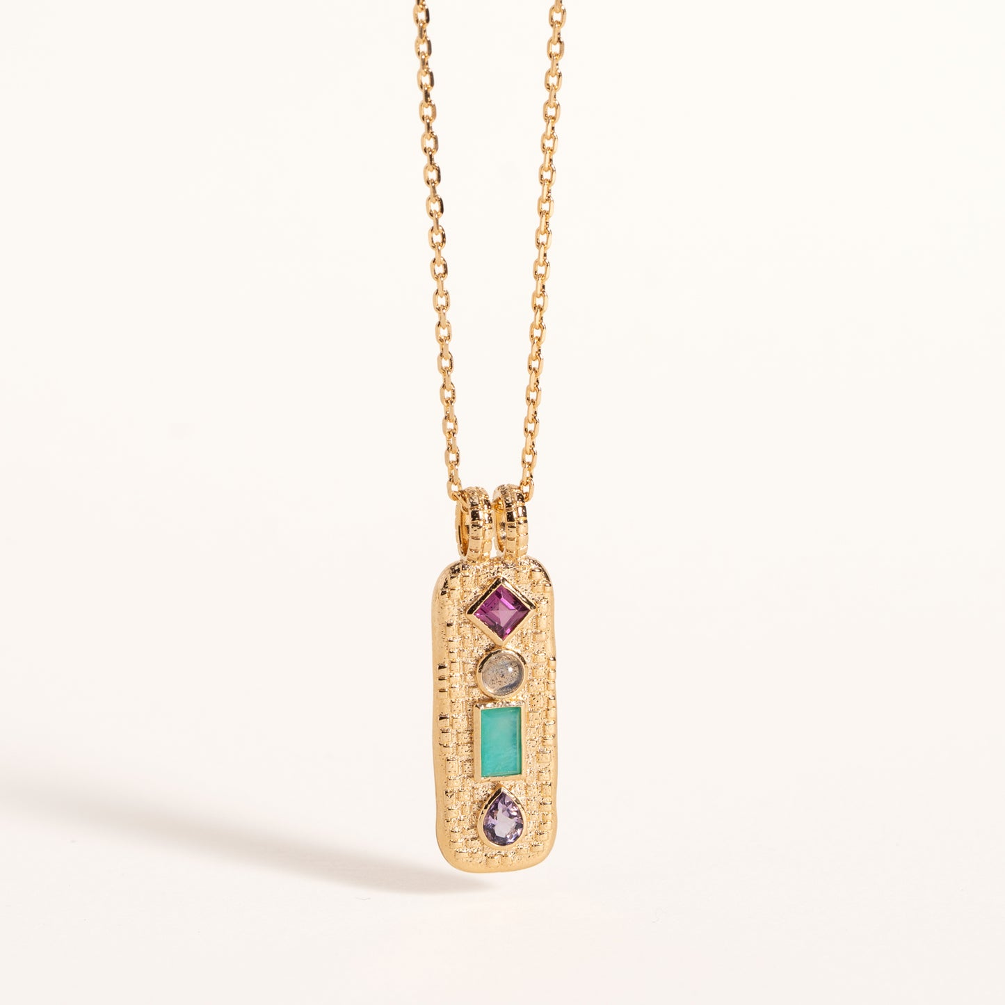 COLLIER LEORA
