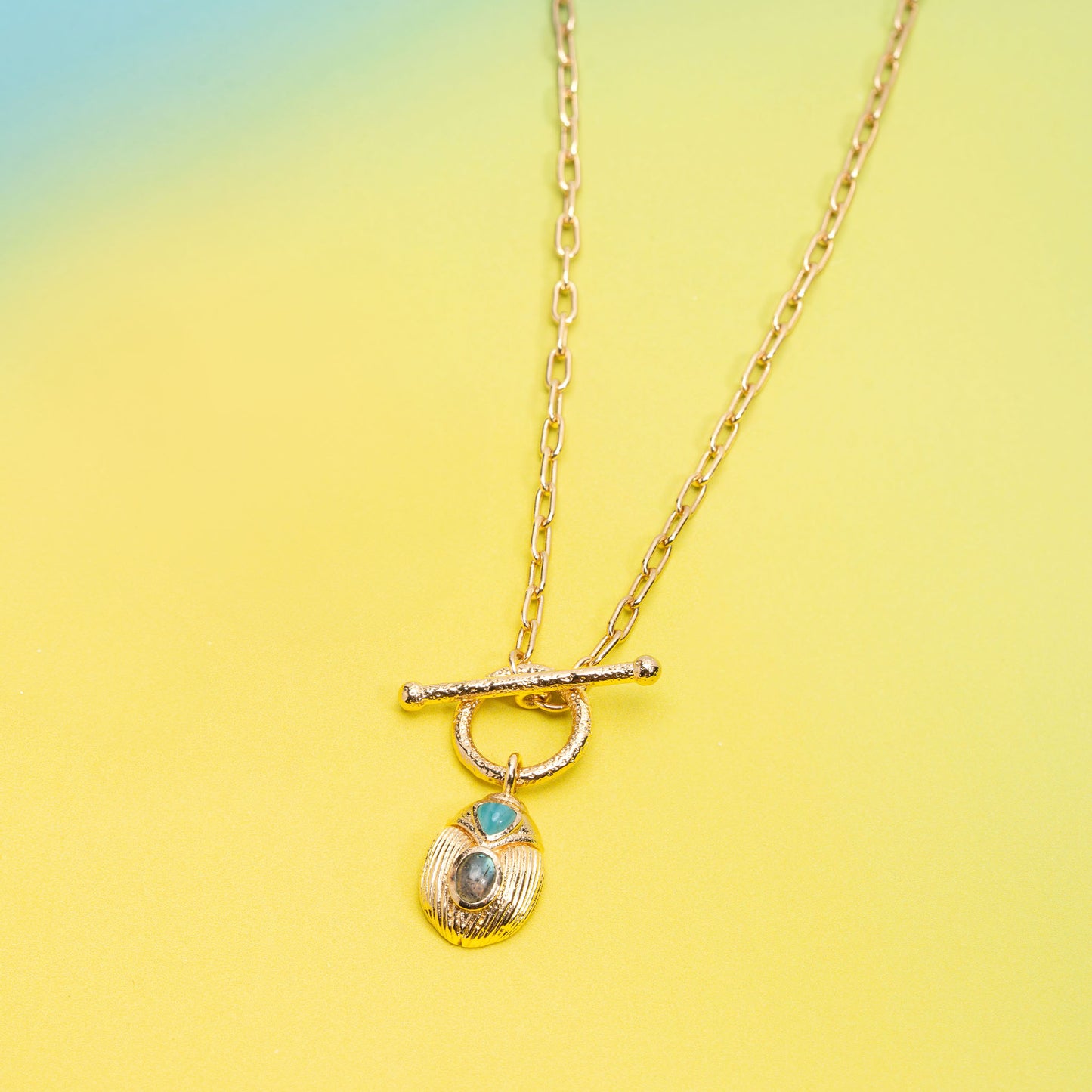 COLLIER BETTY