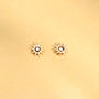 Puces d’oreilles Solena dorées en plaqué or 18 carats en forme de petit soleil texturé