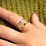 Bague Astrid dorée en plaqué or 18 carats aux lignes fines et à la texture striée