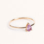 Bague Selma dorée en plaqué or 18 carats avec anneau très fin, ornée d’une améthyste violette 