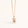 Collier Tania doré en plaqué or 18 carats avec pendentif rectangulaire texturé orné d’une topaze London Blue au bleu profond