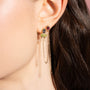 Boucles d’oreilles Sienna dorées en plaqué or 18 carats, avec une boucle longue reliant deux trous ornée de topaze London Blue, rhodolite et péridot et une puce d’oreille ornée d'une rhodolite