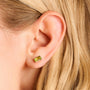 Puces d’oreilles Sienna dorées en plaqué or 18 carats ornées d’un péridot vert taille baguette
