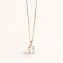 Collier Ilona doré en plaqué or 18 carats avec pendentif texturé orné de nacre blanche irisée