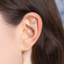 Piercing d’oreille Dahlia doré en plaqué or 18 carats orné d’une amazonite ronde aux nuances bleu-vert