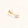 Piercing d’oreille Dahlia doré en plaqué or 18 carats orné d’une topaze blanche ronde