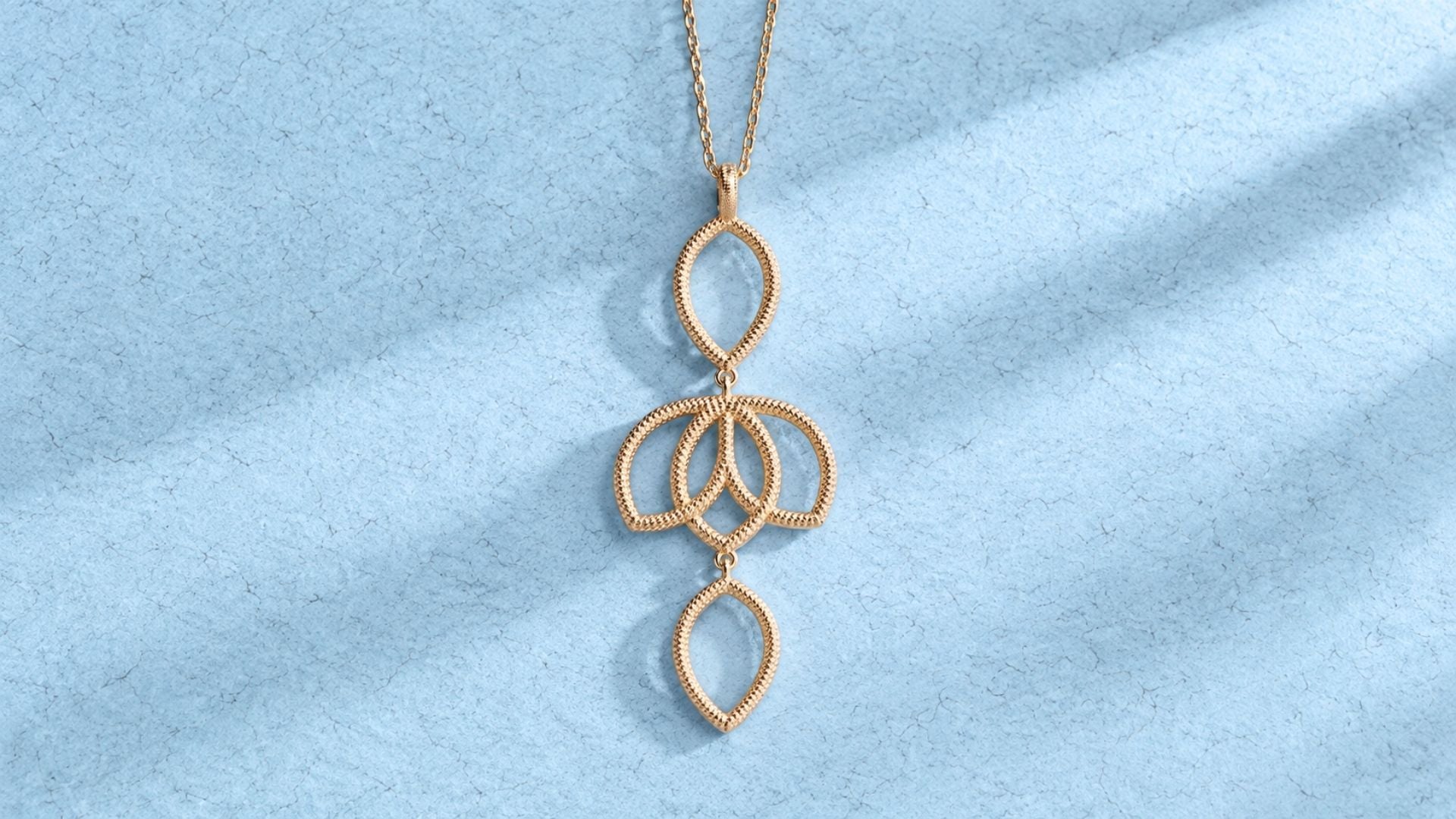 Stone-free necklaces