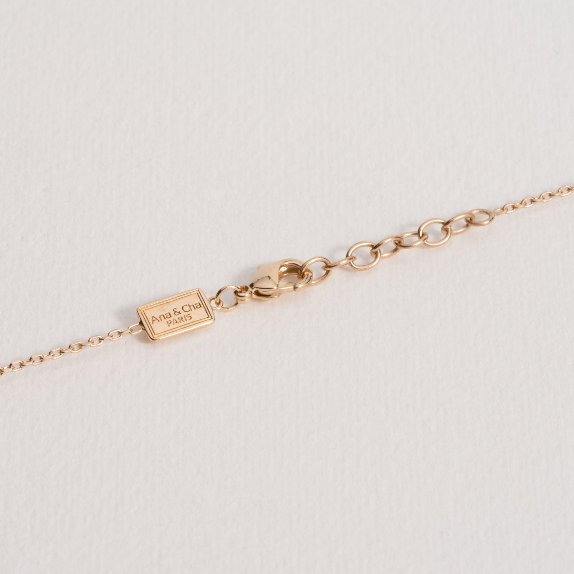 COLLIER JEANNE